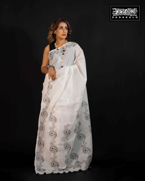 White Saree with Black Paisley Print - Image 3